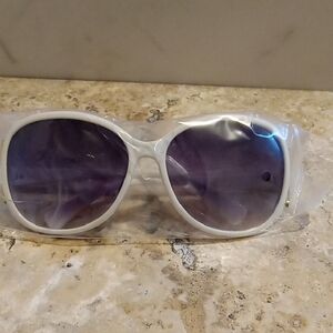 Retro Fox White Sunglasses with Purple Lenses